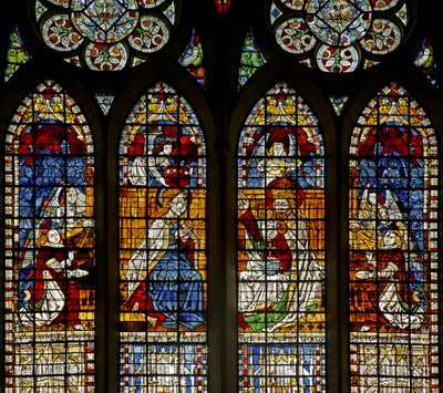 Ventana que representa la Coronación de la Virgen de French School
